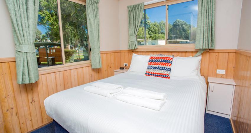 Easts Narooma Accommodation Waterfront Bungalow Bungalow 900px Jul 19 0006